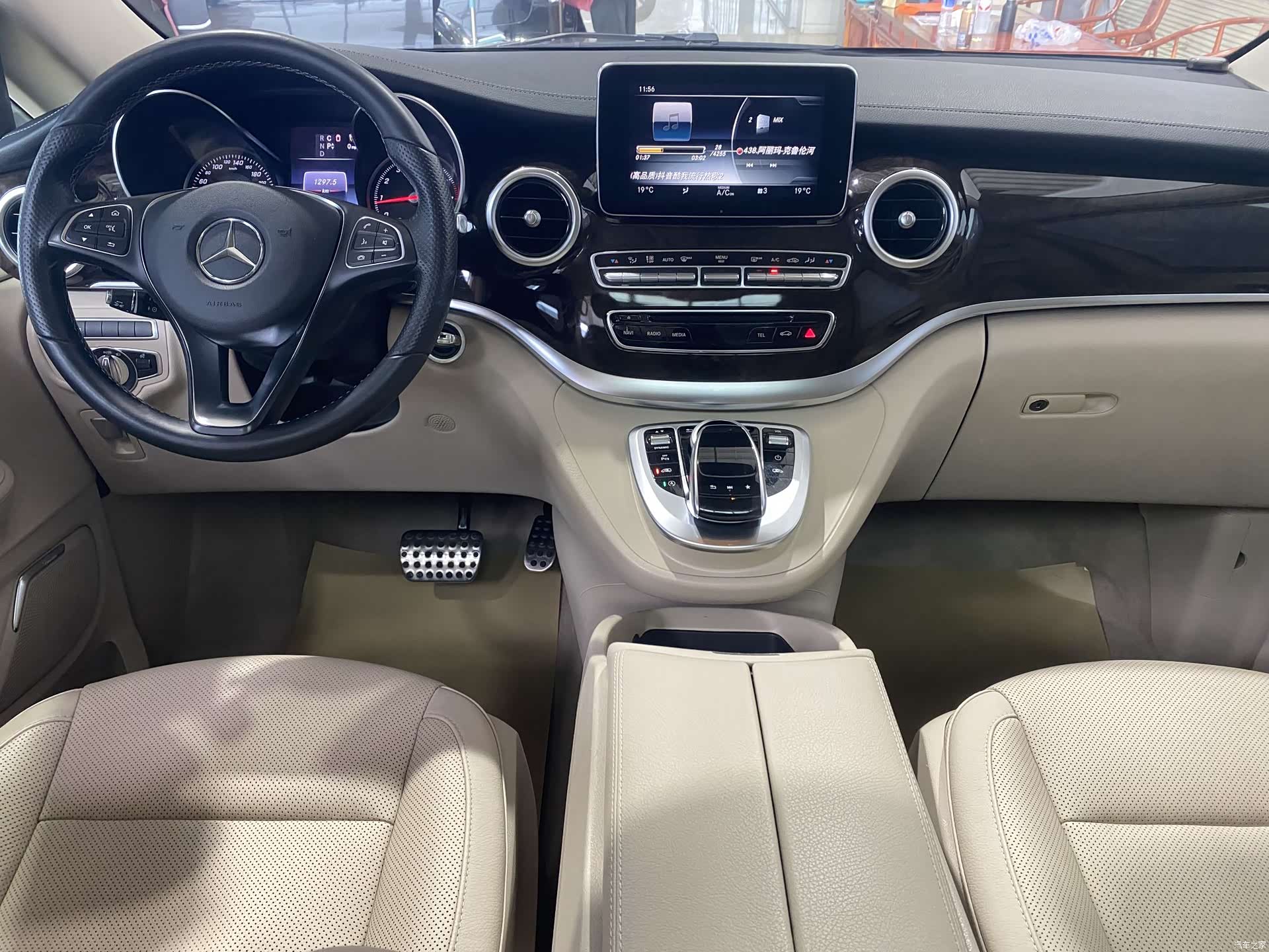 Mercedes-Benz V-Class, 2020 11