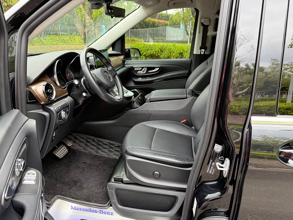 Mercedes-Benz V-class