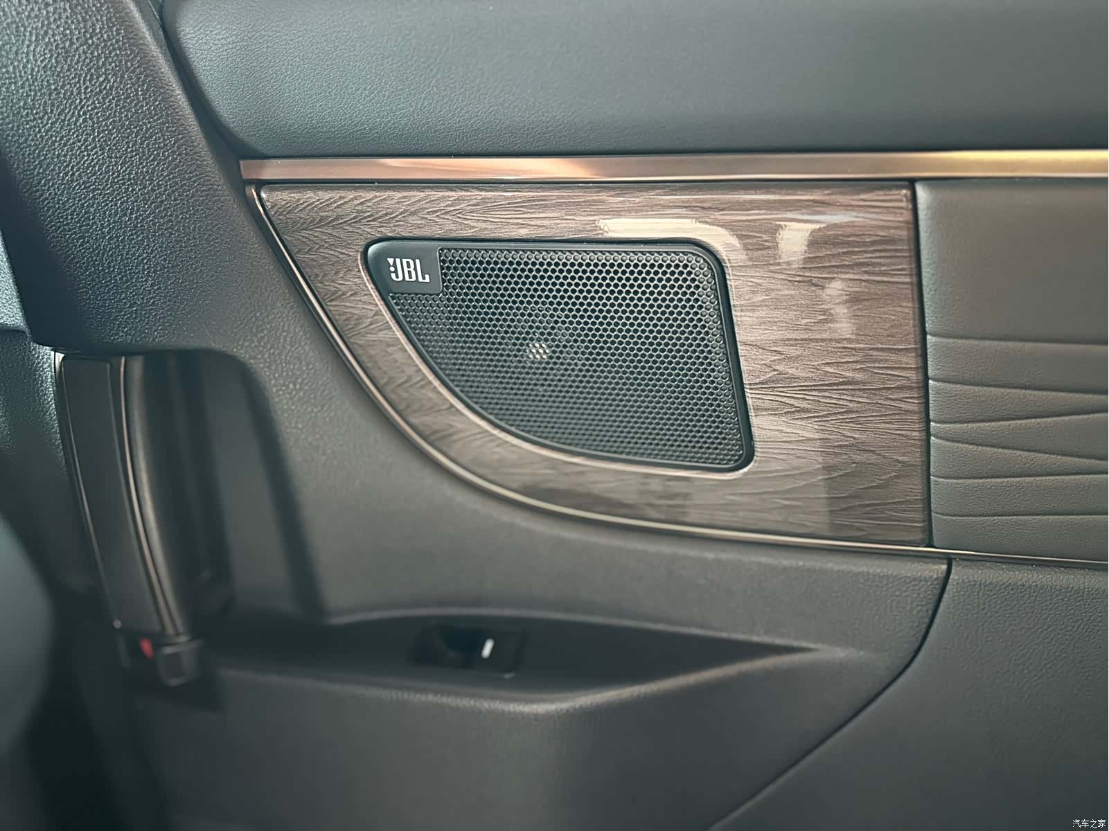 Toyota Alphard, 2023 16