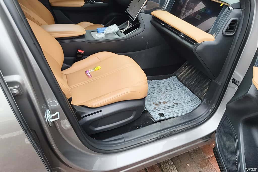 Geely Galaxy L7, 2023 8
