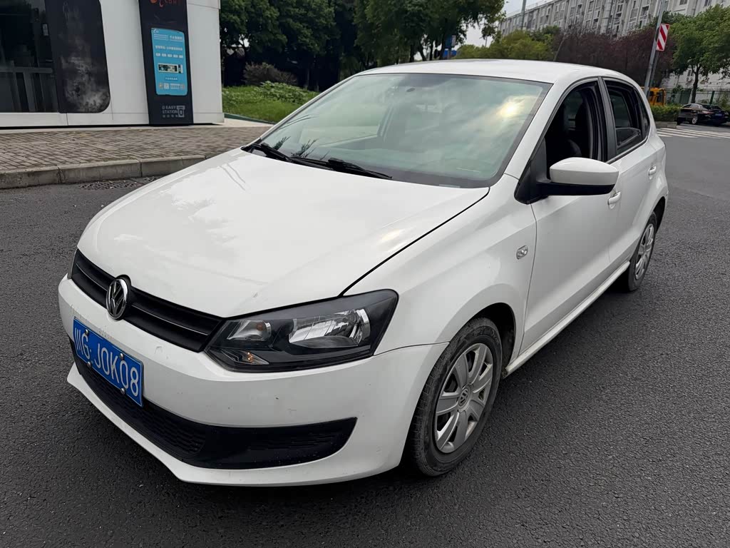 Volkswagen Polo 2013 1.4L MT