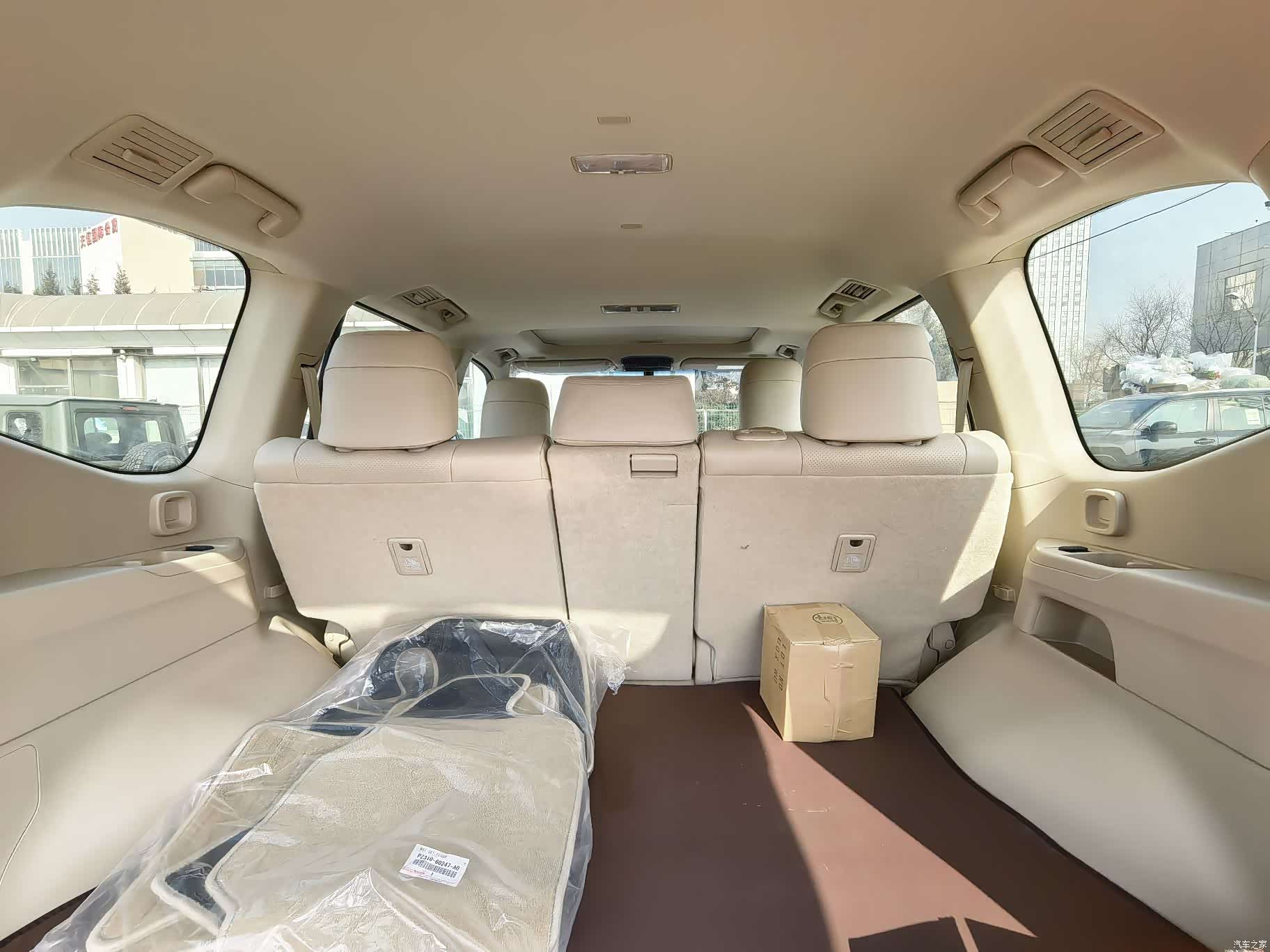 Toyota Land Cruiser, 2026 23