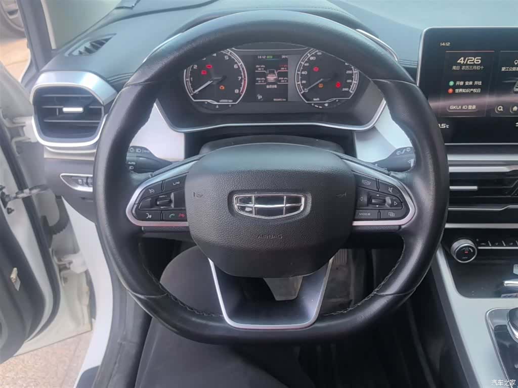 Geely Coolray, 2022 11