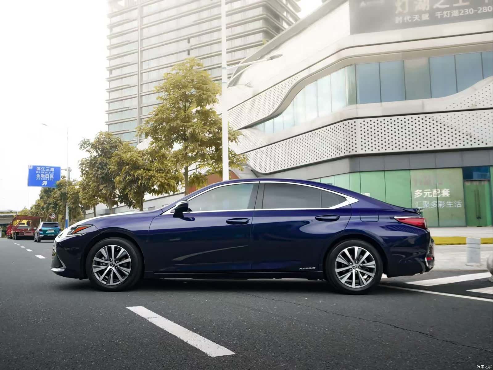 Lexus ES, 2020 все фото