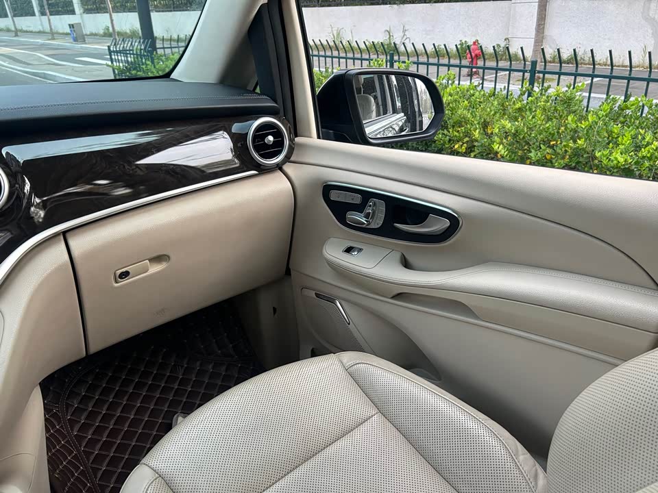 Mercedes-Benz V-class