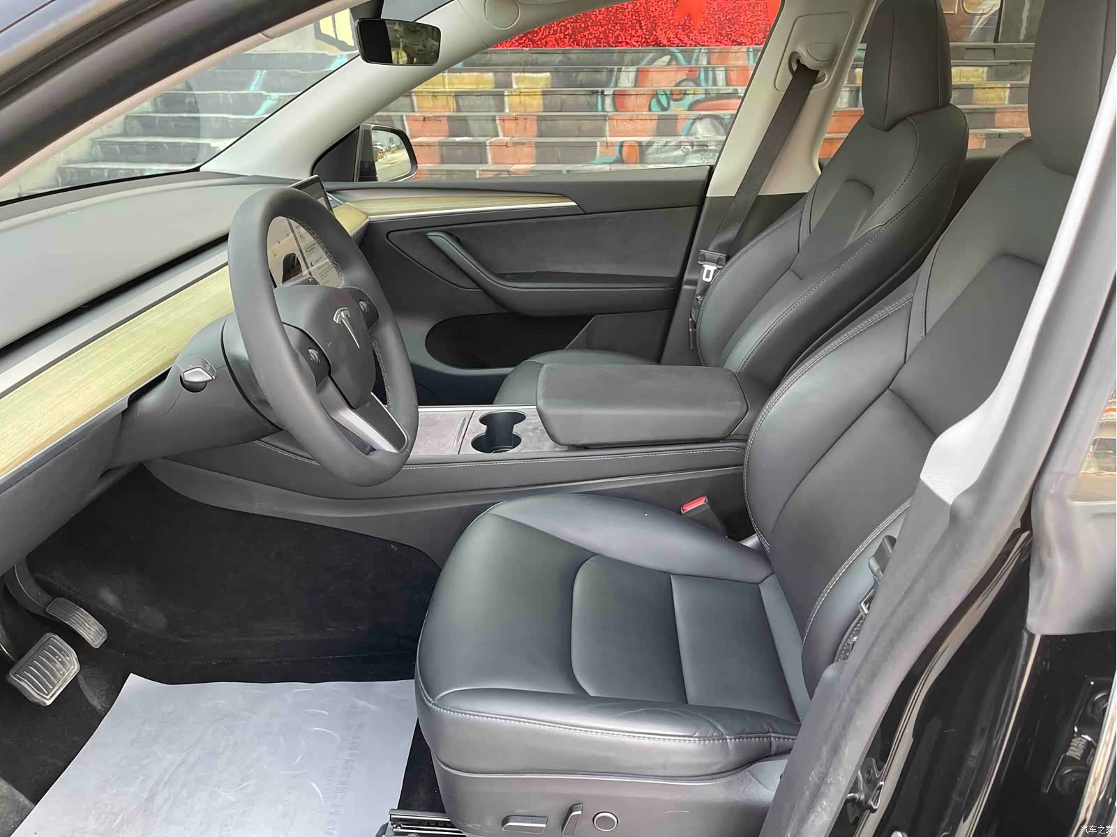 Tesla Model Y, 2023 13