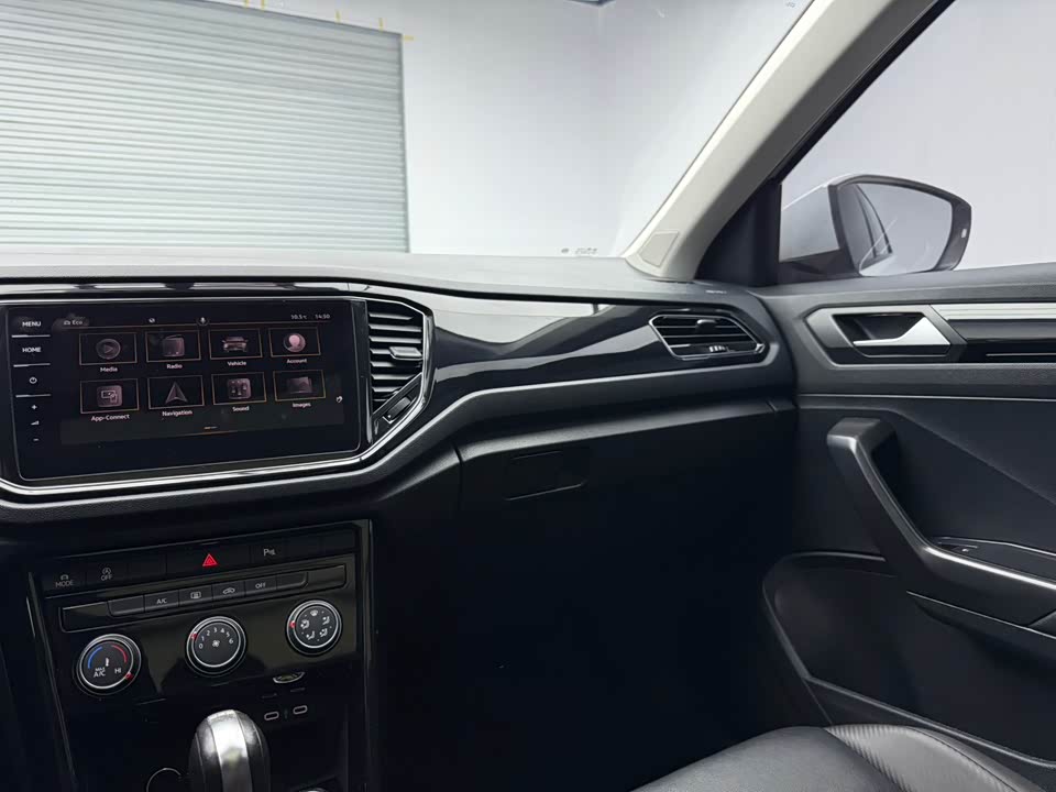 Volkswagen T-ROC exploring Songs