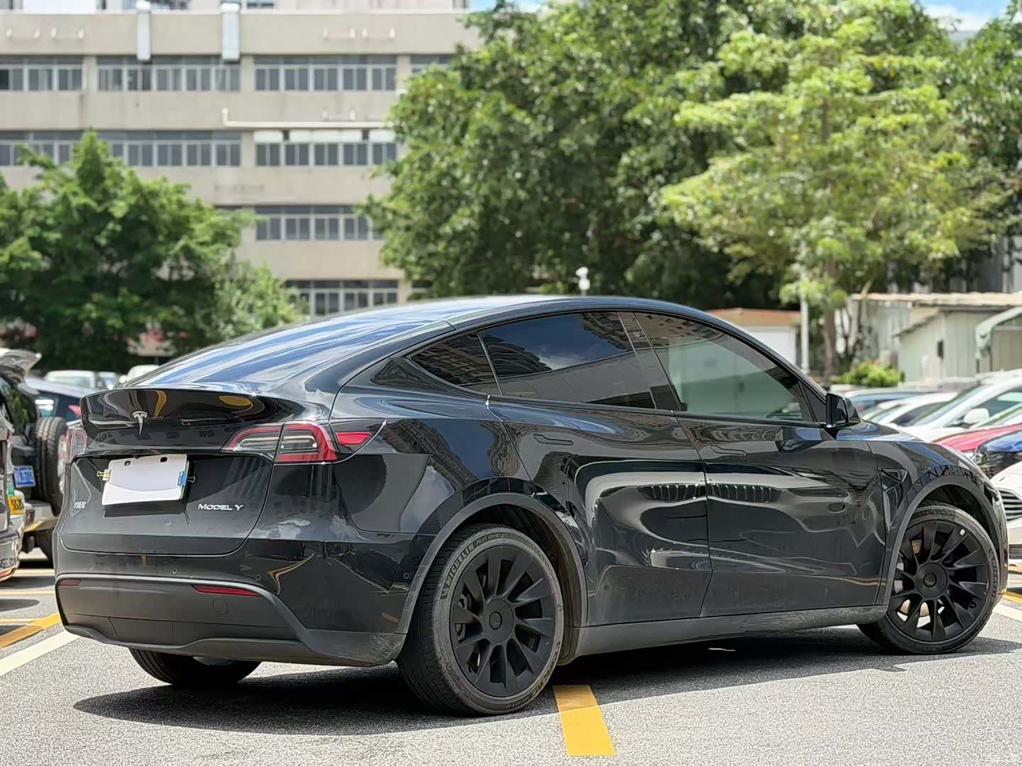 Tesla Model Y, 2021 3