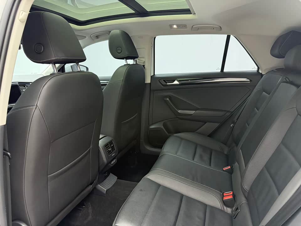 Volkswagen T-ROC exploring Songs