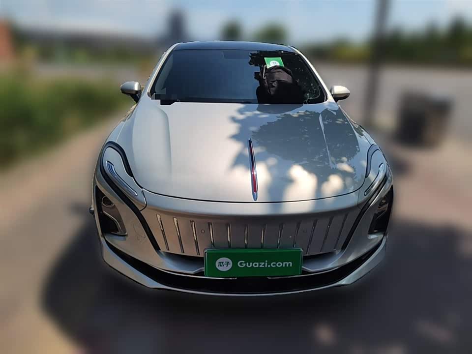 Hongqi E-QM5