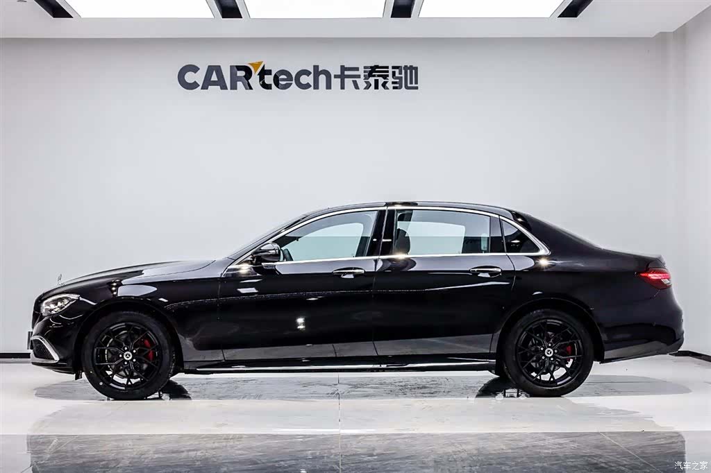 Mercedes-Benz E-Class, 2023 3