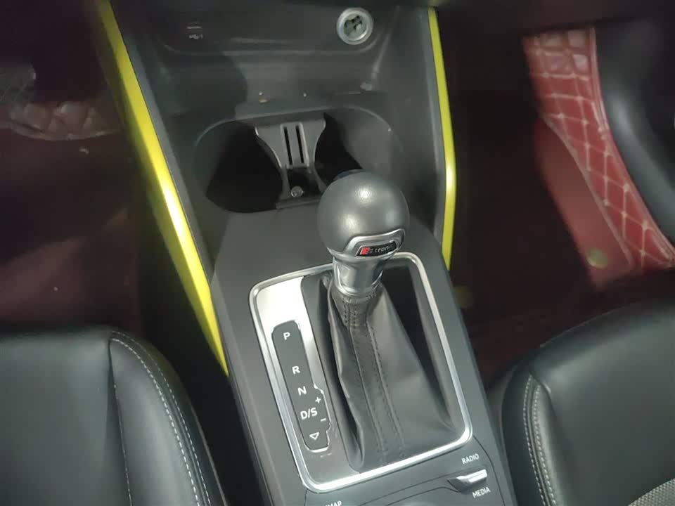 Audi Q2L Audi Q2L