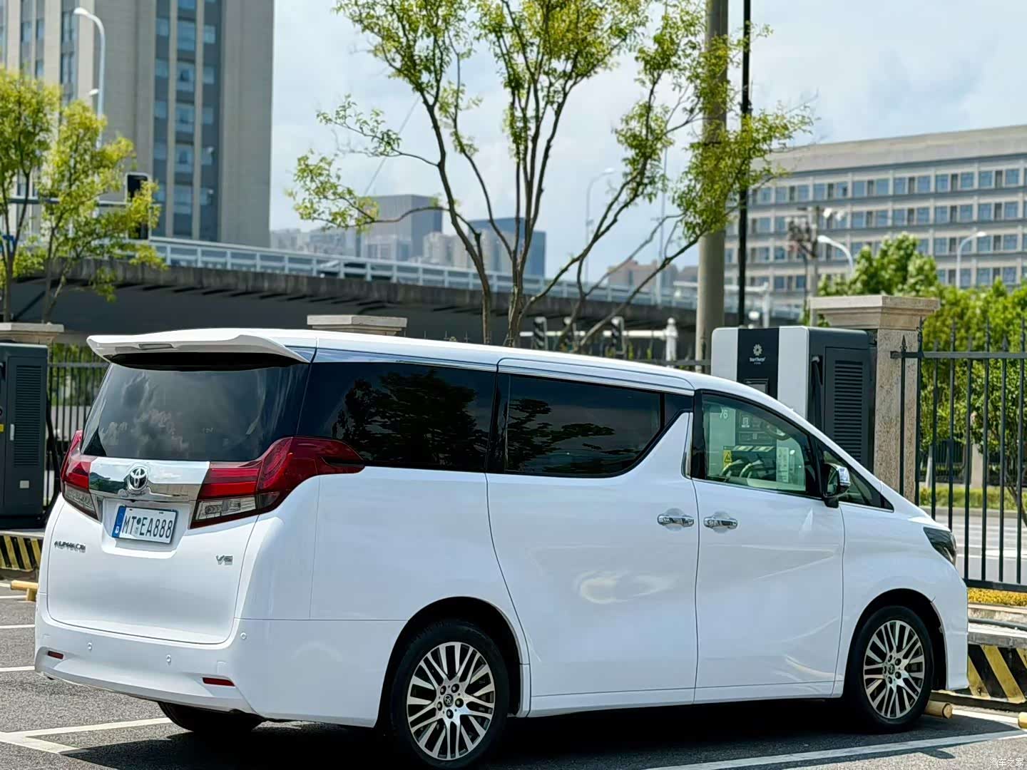 Toyota Alphard, 2018 9