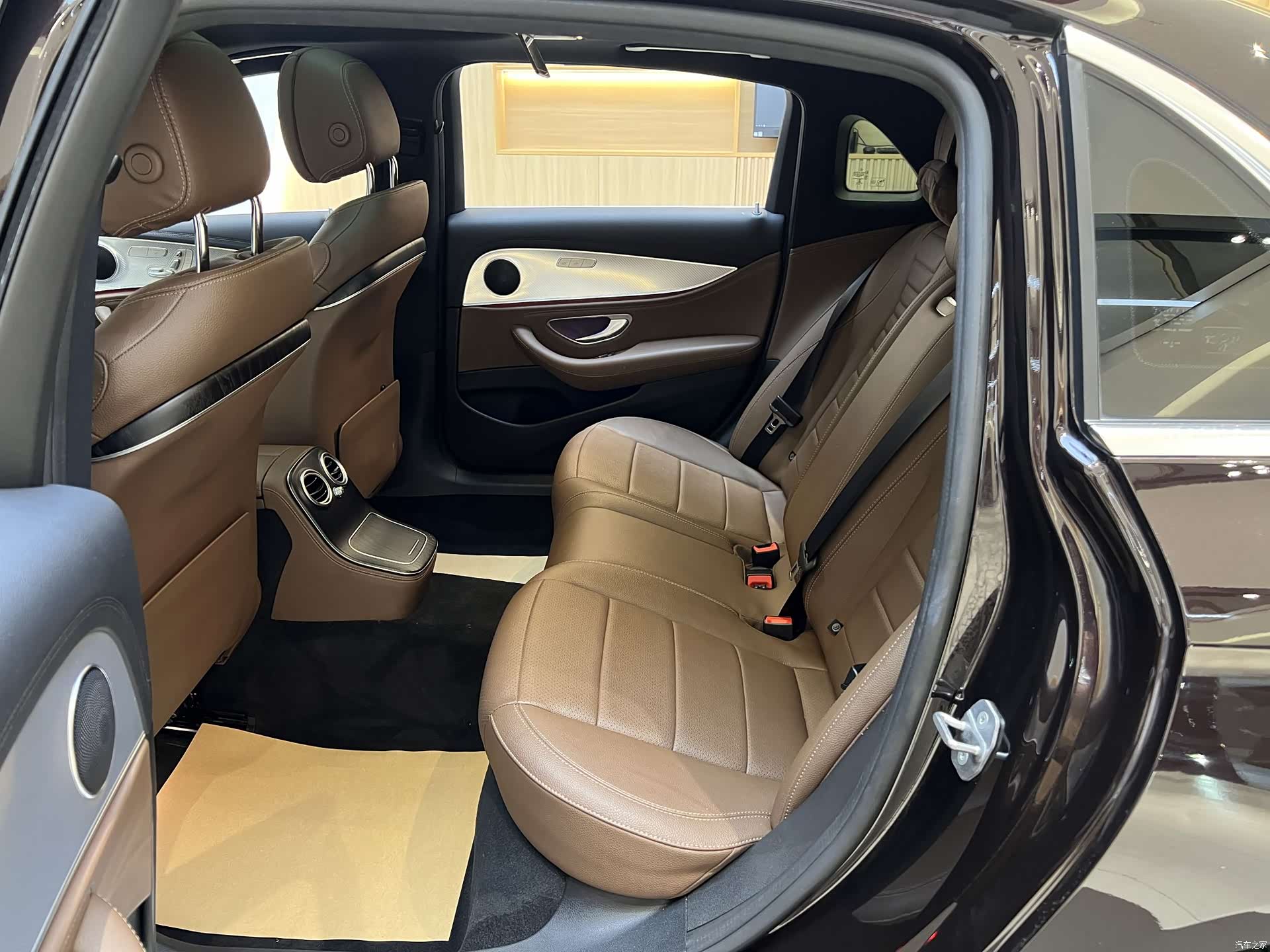 Mercedes-Benz E-Class, 2023 8