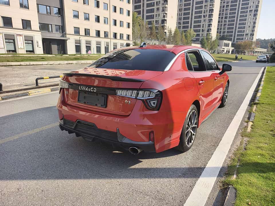 Lynk & Co 03
