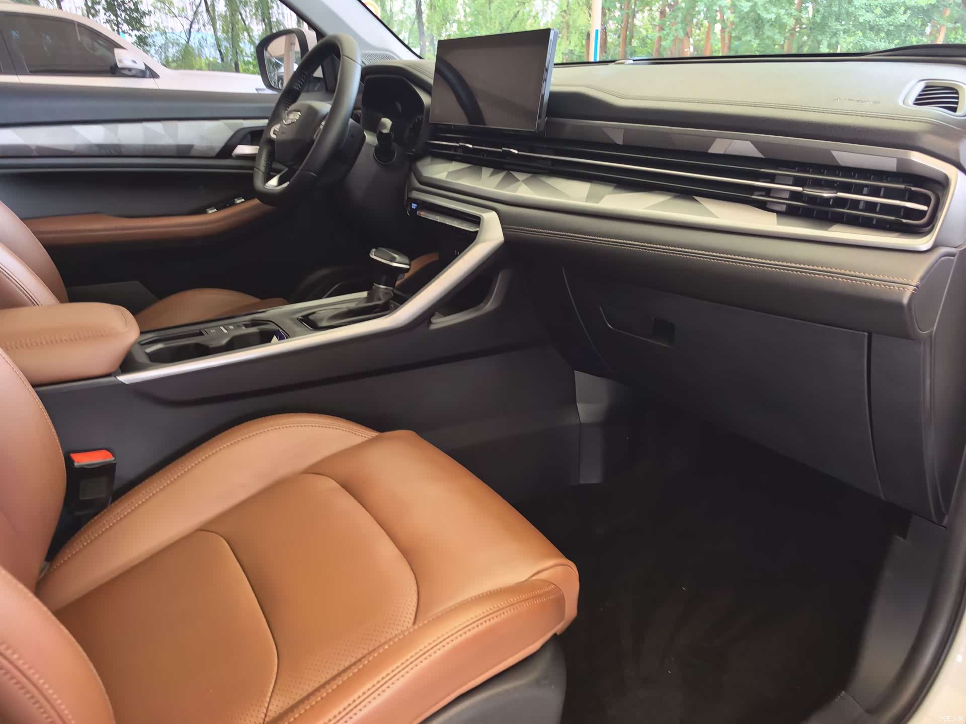 Geely X6, 2022 13