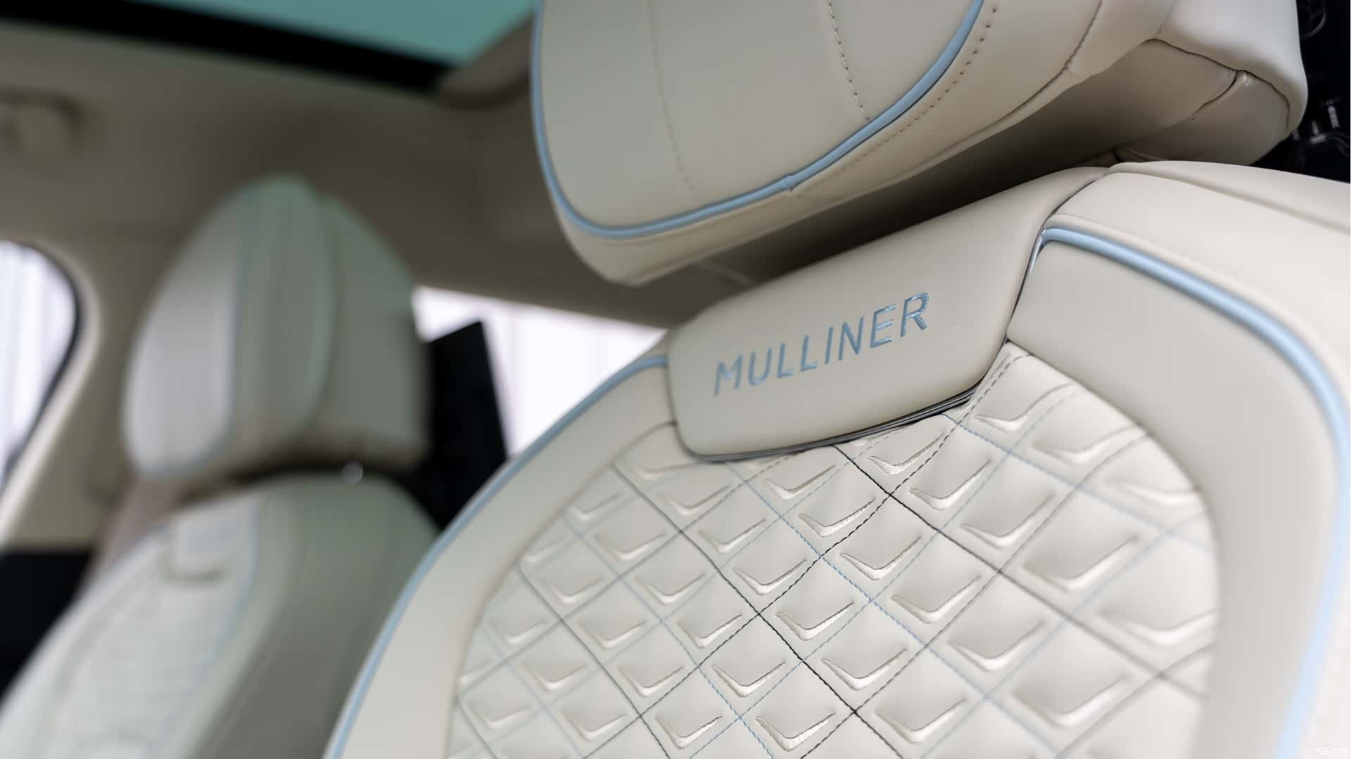 Bentley Flying Spur, 2024 13