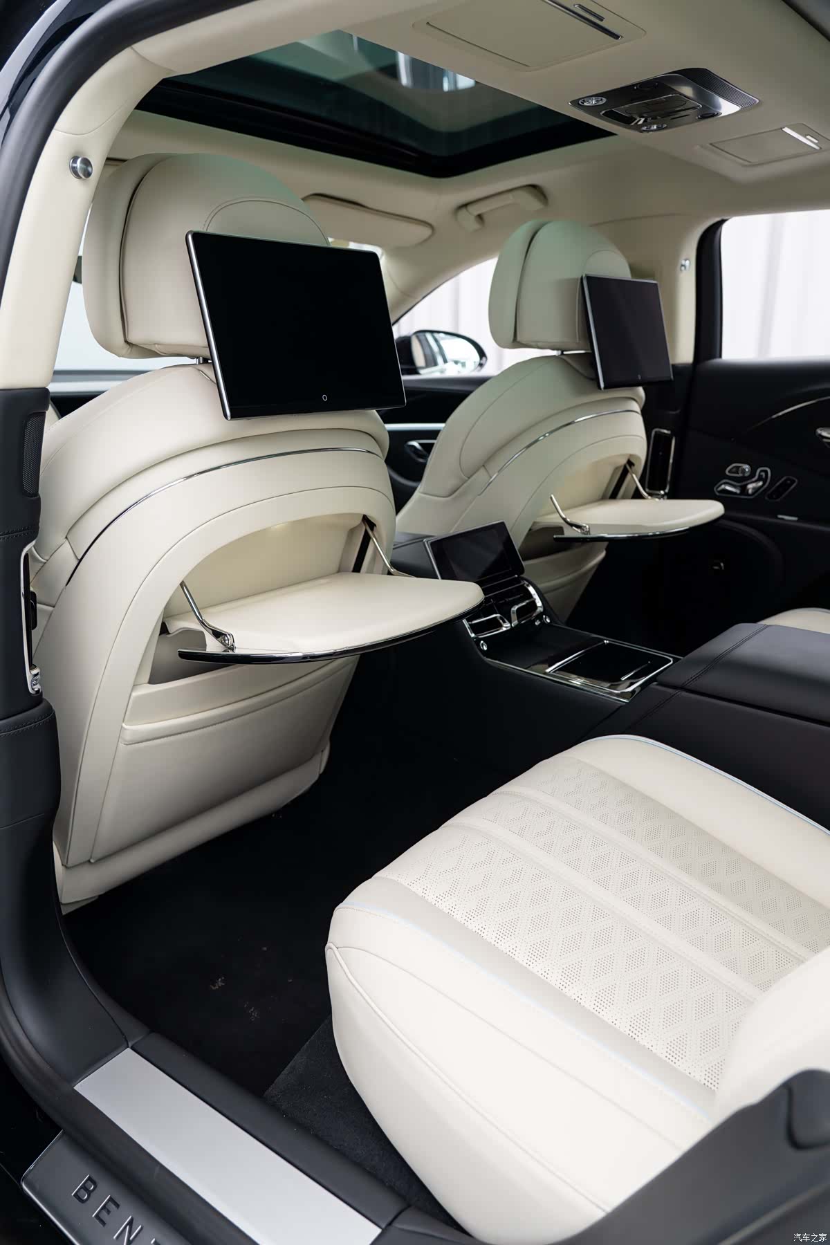 Bentley Flying Spur, 2024 15