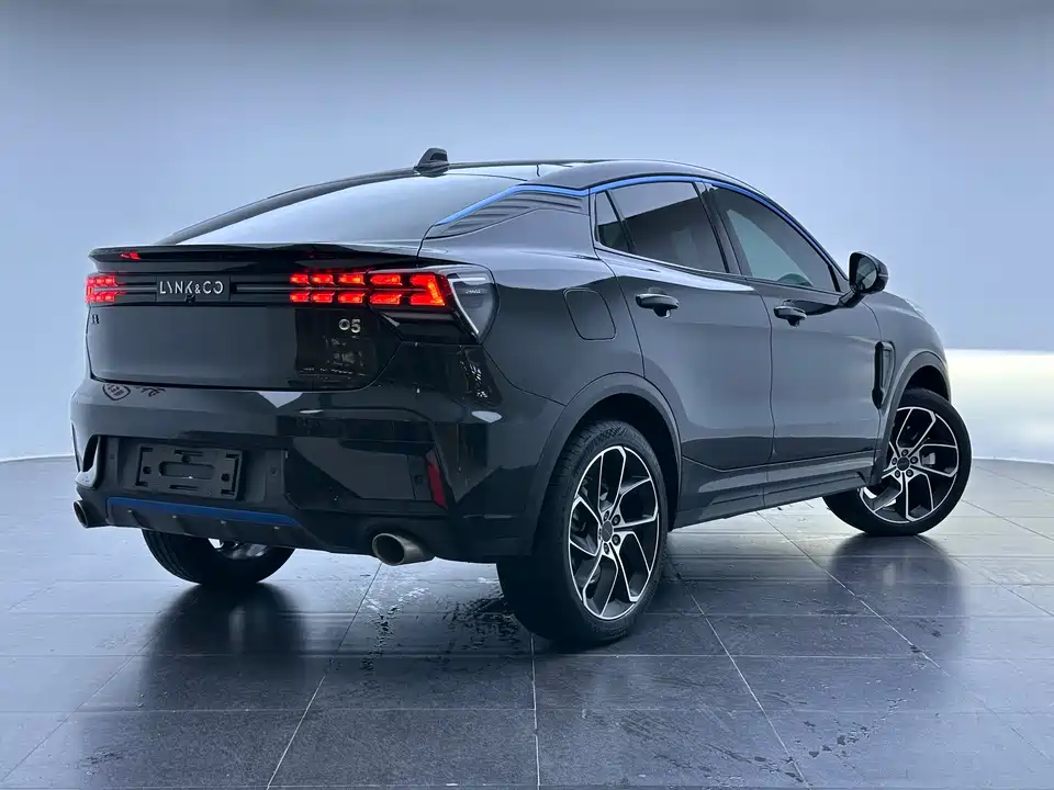 Lynk & Co 05