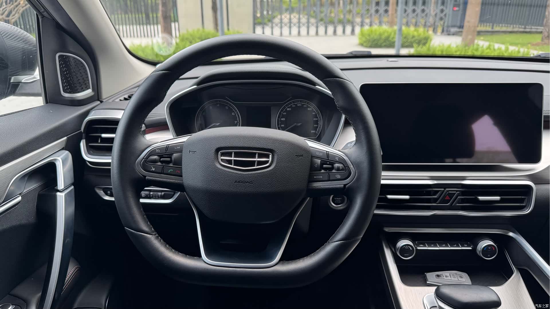 Geely Coolray, 2023 18