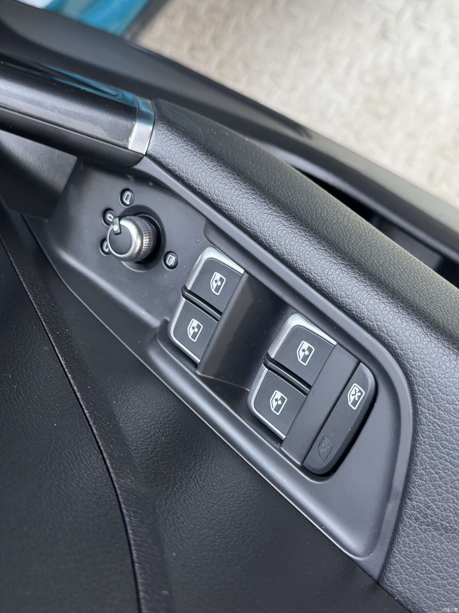 Audi Q2L, 2020 13