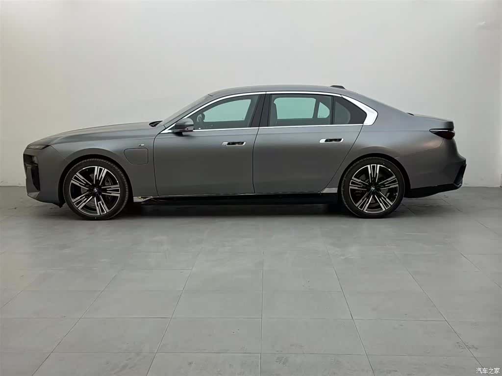 BMW i7, 2025 4