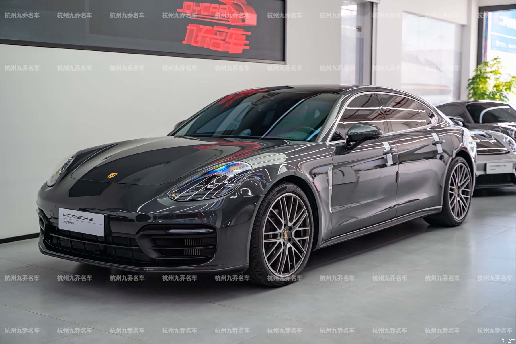 Porsche Panamera, 2023 1