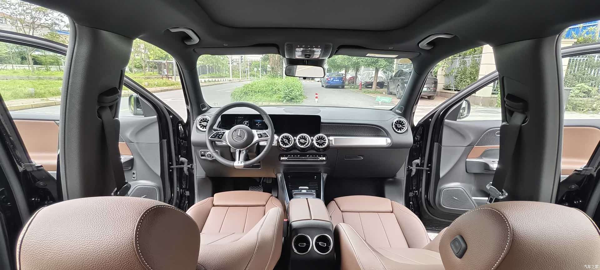 Mercedes-Benz EQB, 2026 10