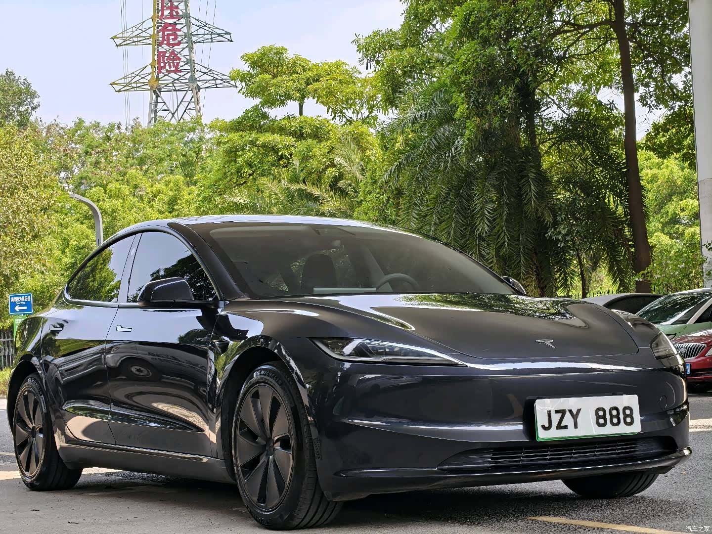Tesla Model 3, 2025 3