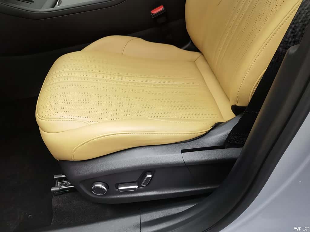 Geely Galaxy L7, 2024 20