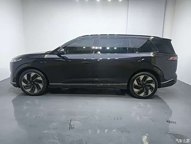 DongFeng eπ008, 2025 8