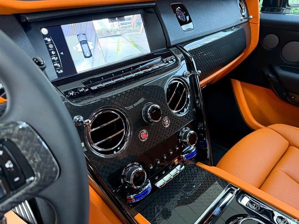 Rolls-Royce Cullinan, 2024 16