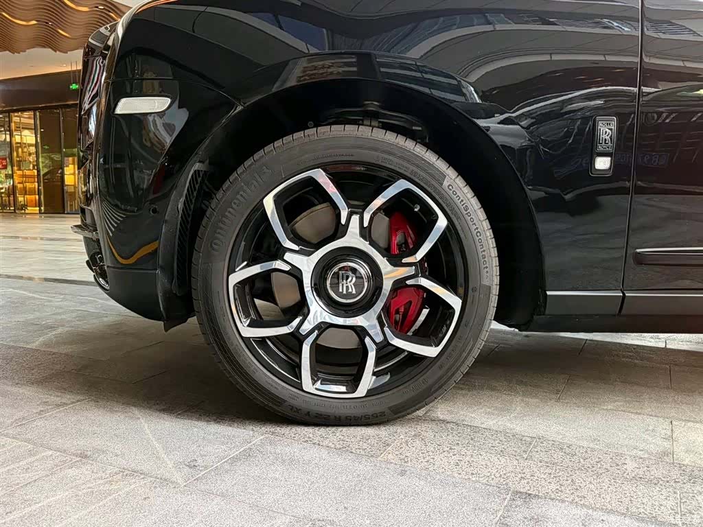 Rolls-Royce Cullinan, 2024 9