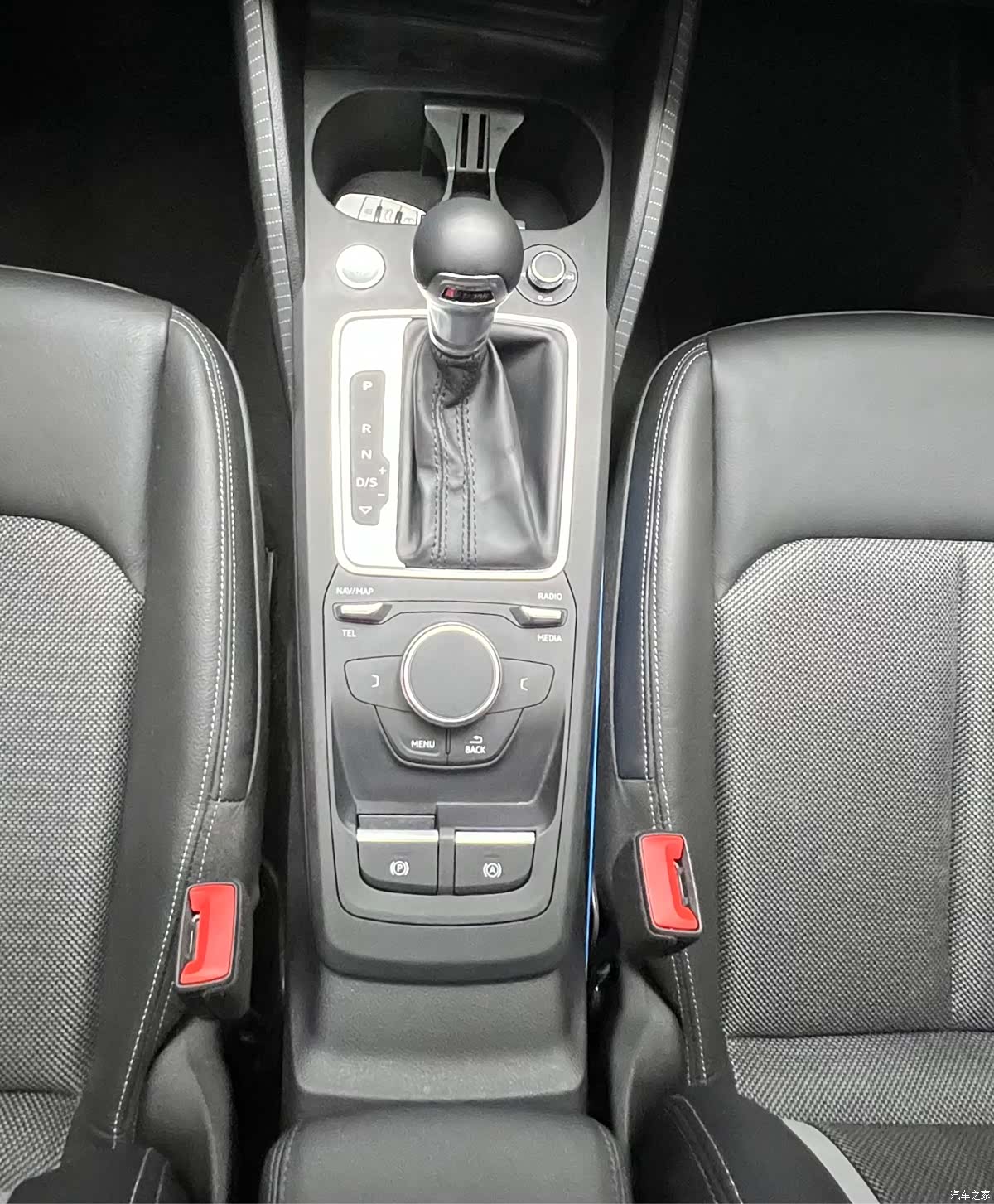 Audi Q2L, 2021 16