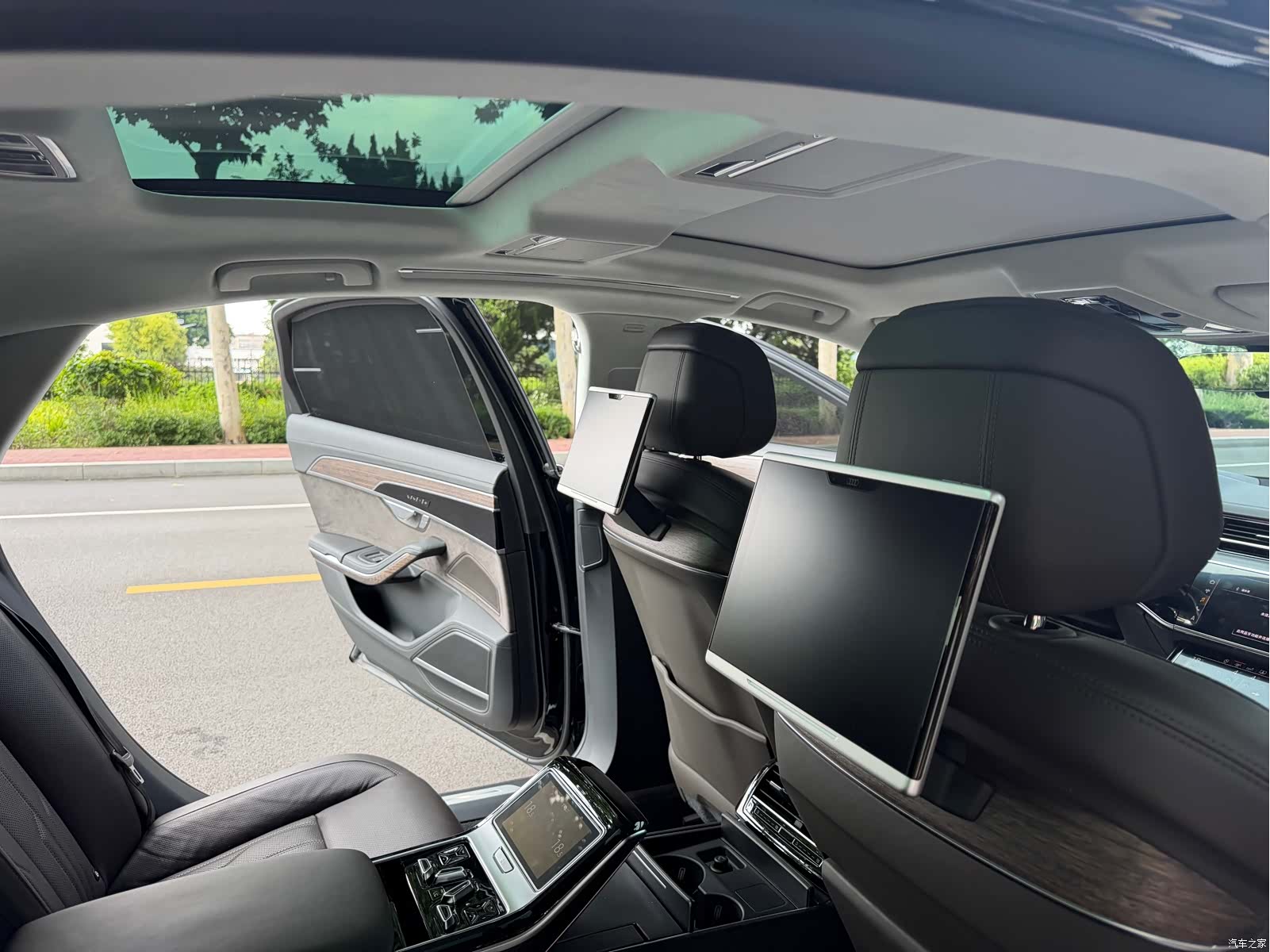Audi A8L, 2019 11