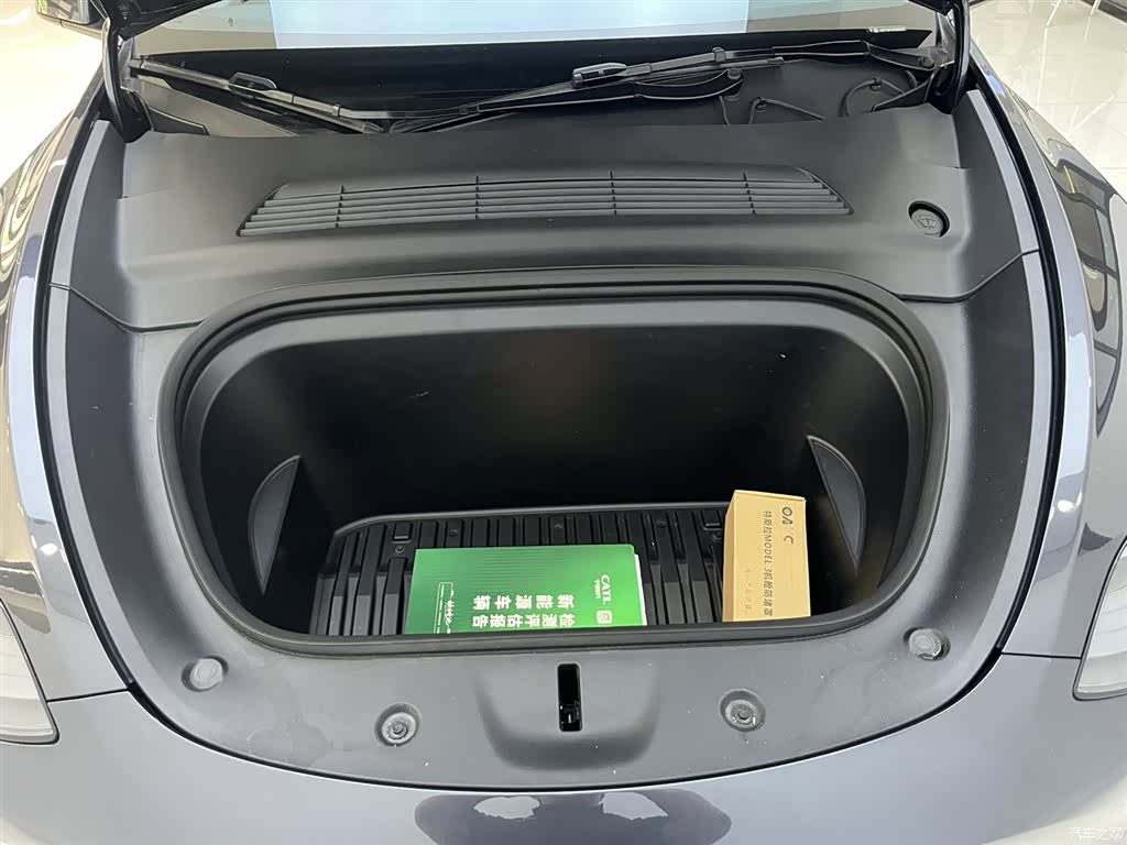 Tesla Model Y, 2024 9