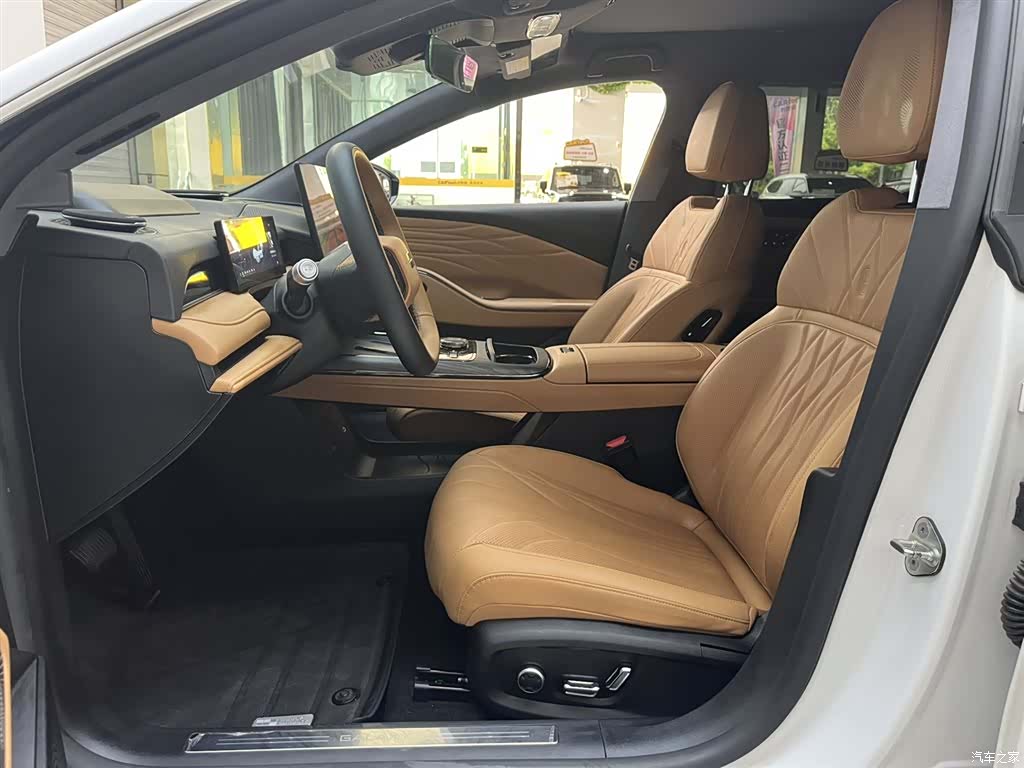 Geely 8, 2025 13