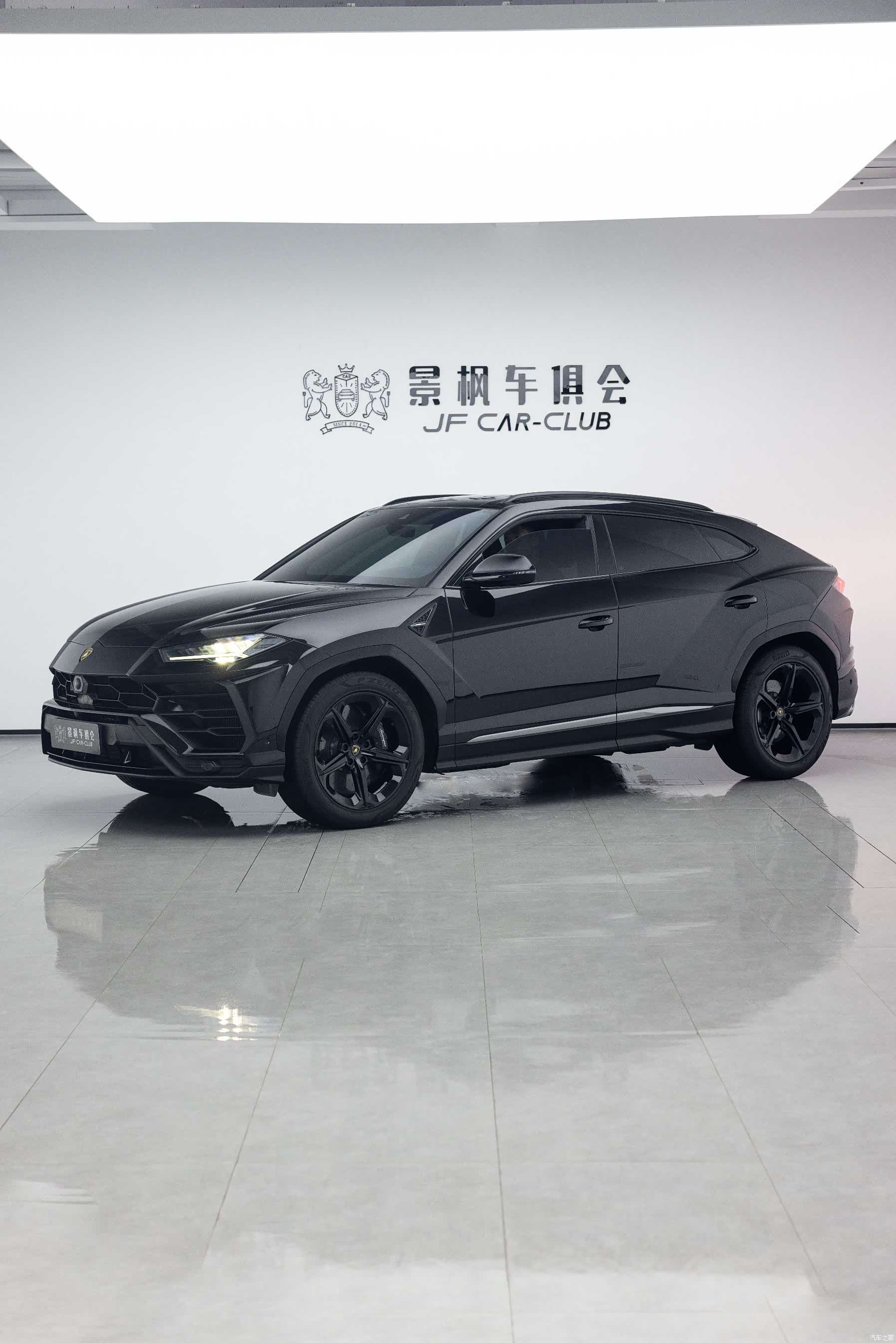 Lamborghini Urus, 2021 1