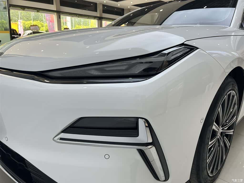 Geely 8, 2025 все фото
