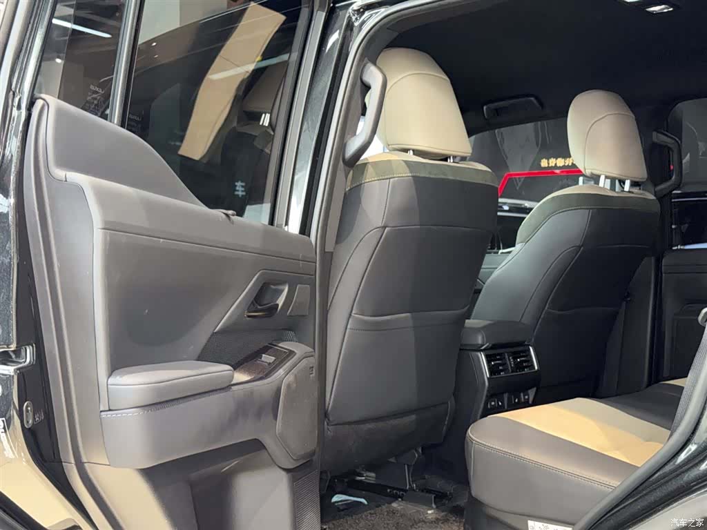 Lexus GX, 2025 8