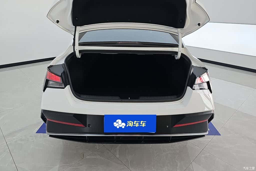 Hyundai Elantra, 2025 4