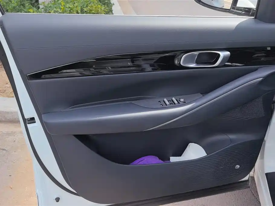 Geely Galaxy Galaxy E5