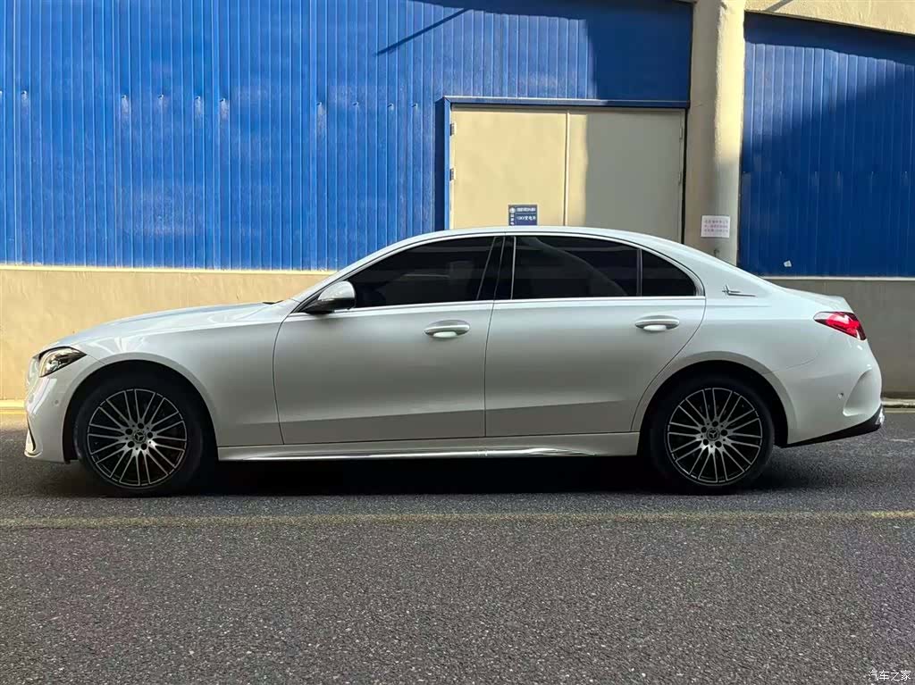 Mercedes-Benz C-Class, 2023 3