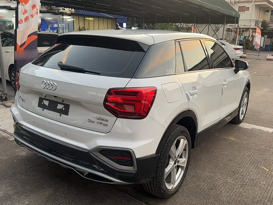 Audi Q2L