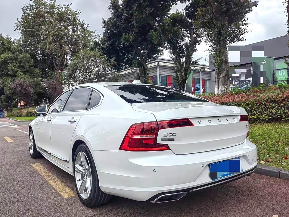 Volvo S90