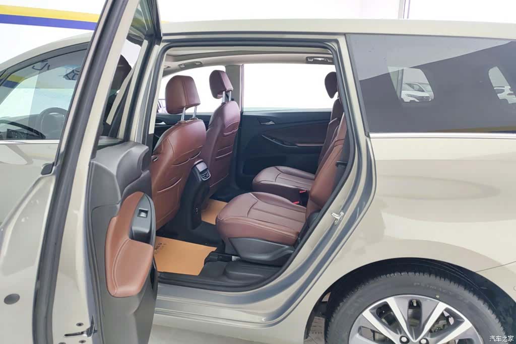 Buick GL6, 2020 11