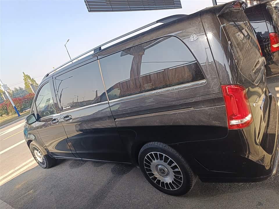 Mercedes-Benz V-class