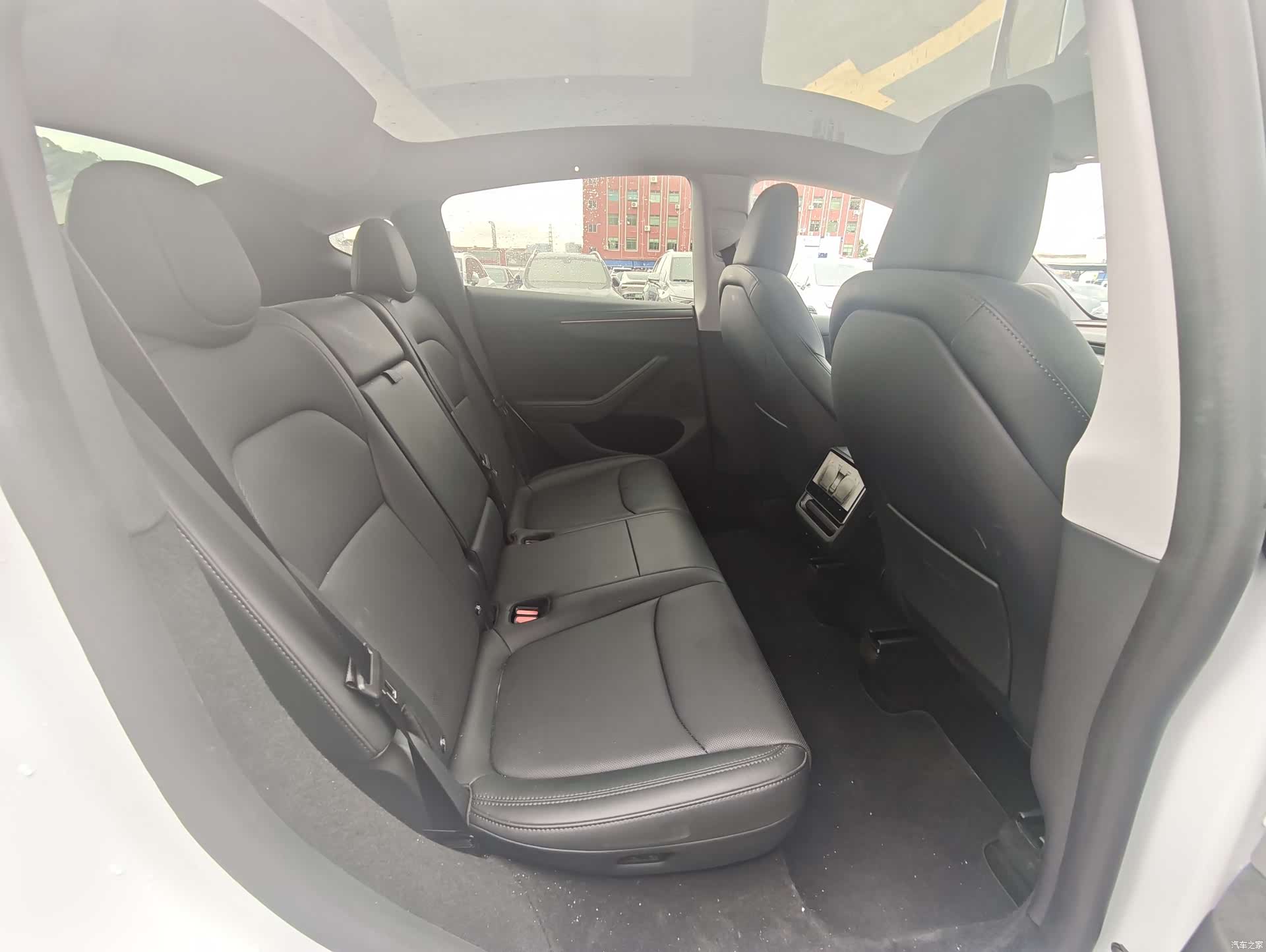 Tesla Model Y, 2025 13