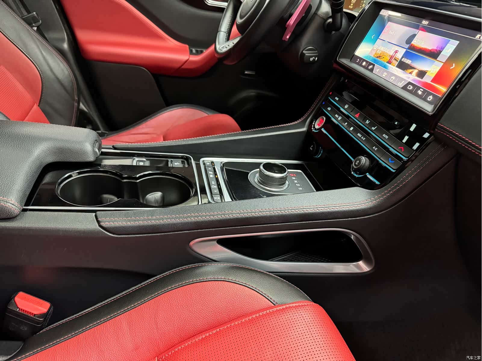 Jaguar F-PACE, 2016 23