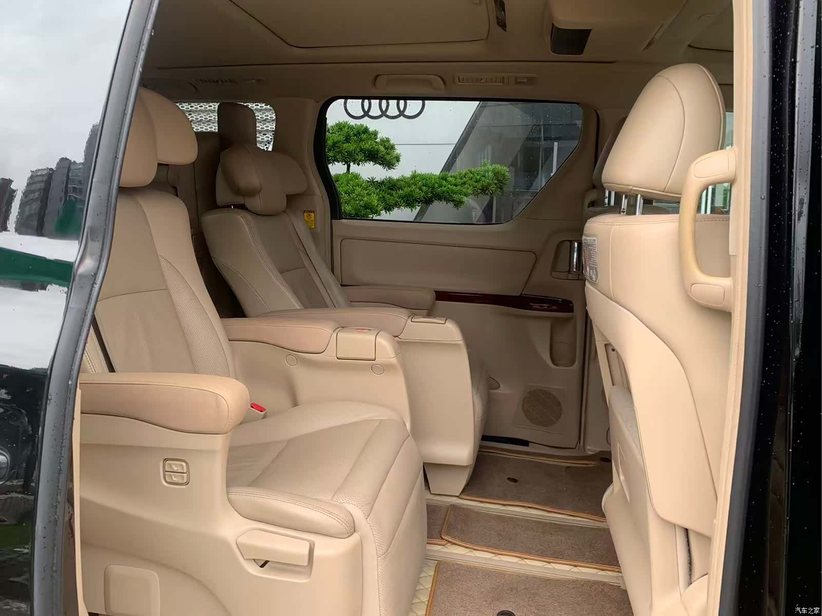 Toyota Alphard, 2011 6